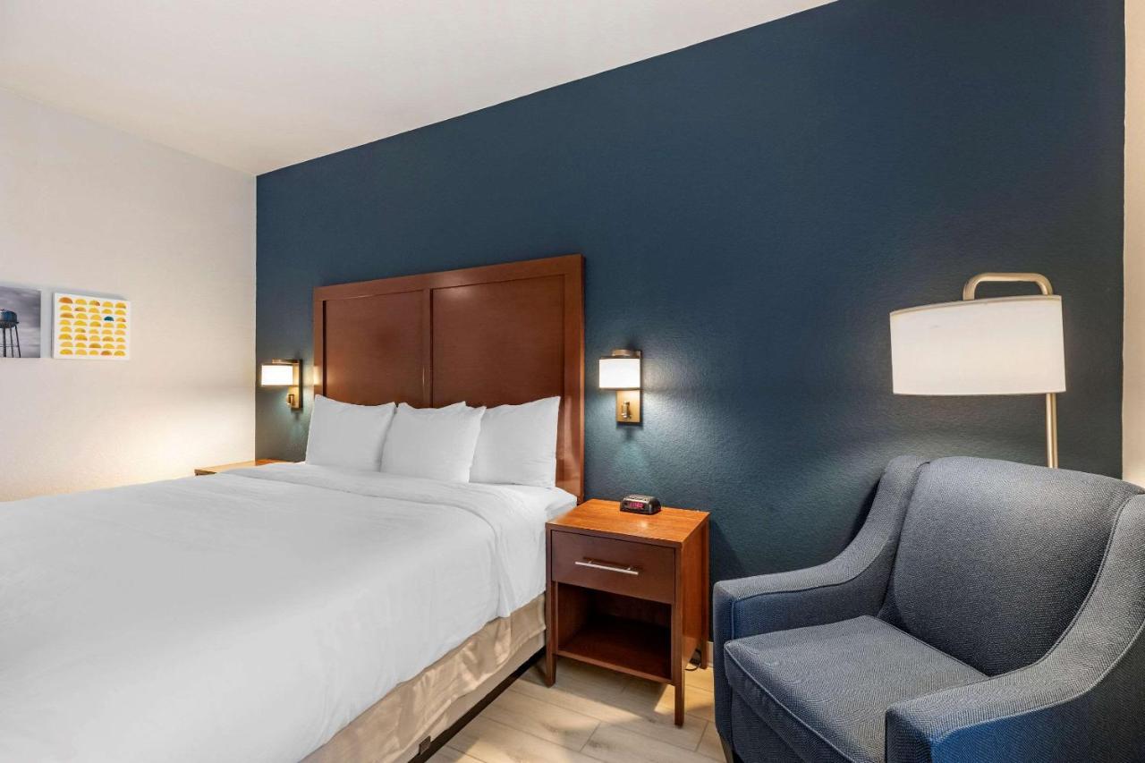 Comfort Inn & Suites Bennett Strasburg Экстерьер фото