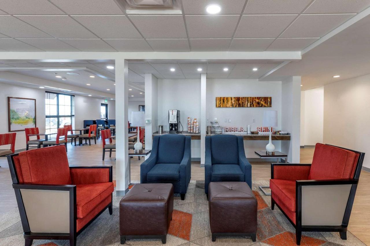 Comfort Inn & Suites Bennett Strasburg Экстерьер фото