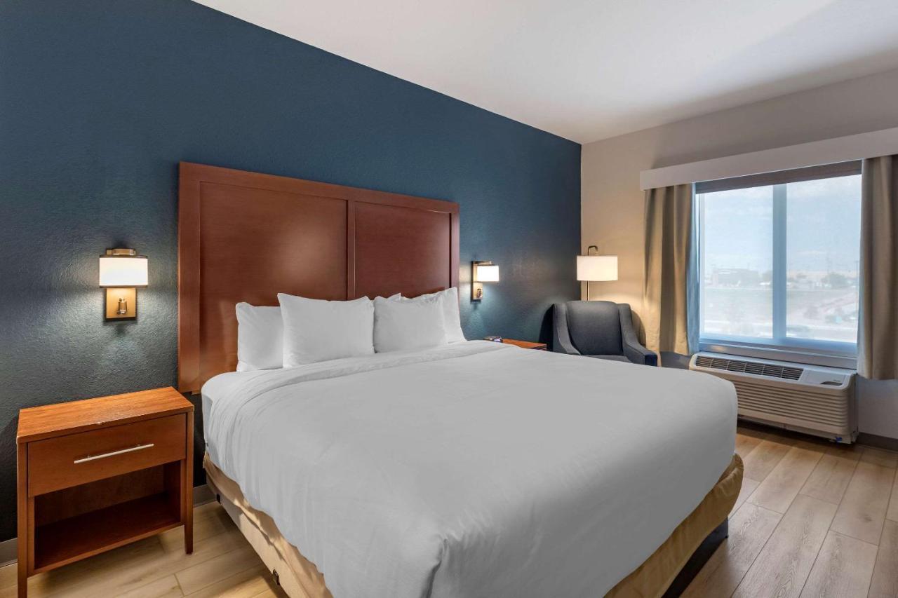 Comfort Inn & Suites Bennett Strasburg Экстерьер фото