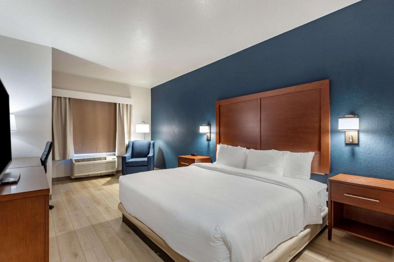 Comfort Inn & Suites Bennett Strasburg Экстерьер фото