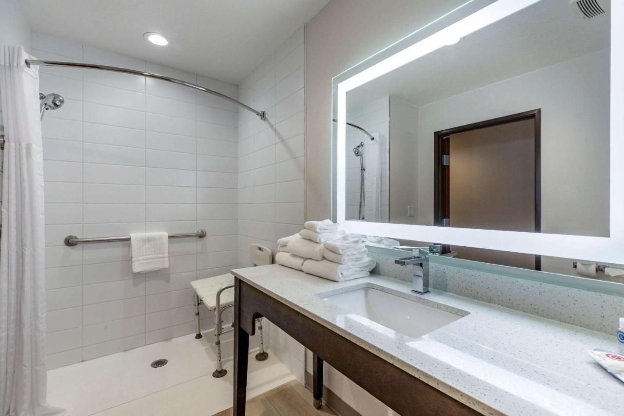 Comfort Inn & Suites Bennett Strasburg Экстерьер фото