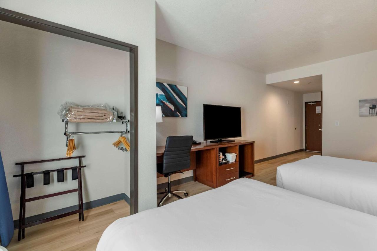 Comfort Inn & Suites Bennett Strasburg Экстерьер фото